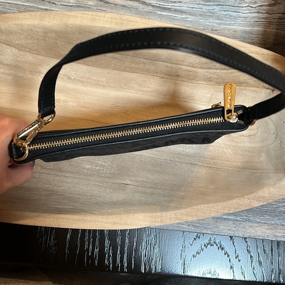 Michael Kors small bag - Picture 7 of 11